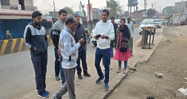 स्वच्छता को लेकर एक्शन मोड में निगमायुक्त, गलियों मेंं घूम देखी व्यवस्थाएं