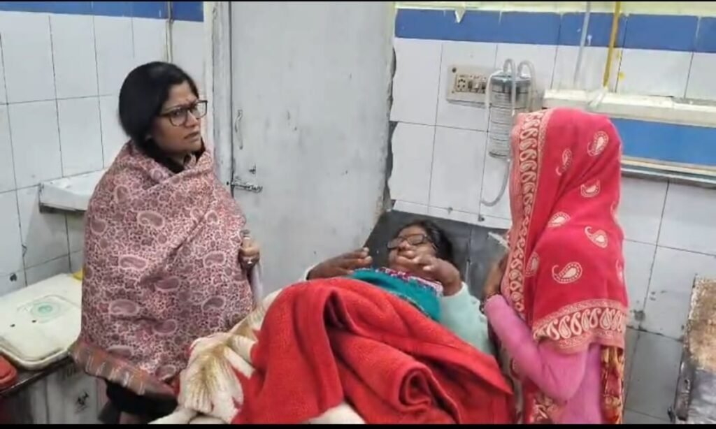 कलेक्टर ने जे.ए.एच पहुंचकर जाना बस दुर्घटना के घायलों का हाल