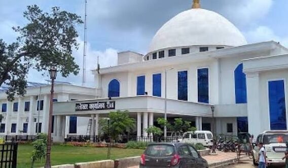 विभागीय कार्यों में शिथिलता बरतने वाले अधिकारियों को कारण बताओ नोटिस दें: कलेक्टर