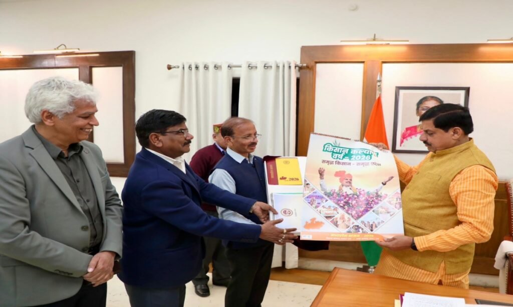 सीएम डॉ यादव ने नववर्ष 2026  की प्रदेशवासियों को दी शुभकामनाएं, राज्य शासन के कैलेंडर-डायरी का किया विमोचन