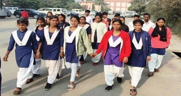 पहले बदहाल इंतज़ाम, अब परीक्षा केंद्र की परेशानी से छात्र नाराज