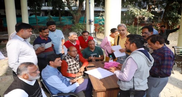 महापौर और निगम आयुक्त पहुंचे जल सुनवाई में