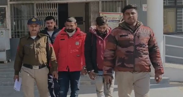 पुलिस ने पकड़ा 120 पेटी नशीली दवा का जखीरा