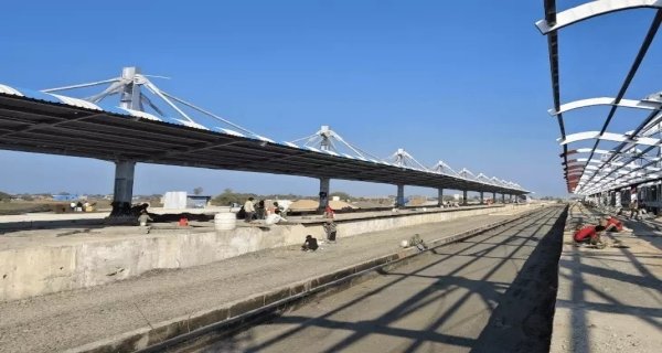 अलाइनमेंट बदला, दूरी घटी, लेकिन धार अब भी रेल सेवा से वंचित