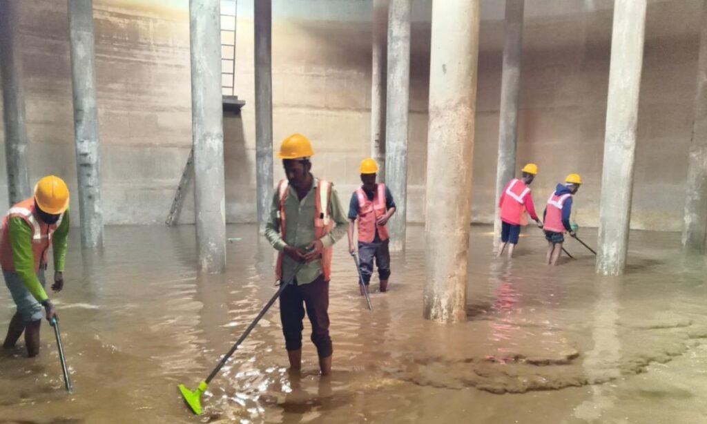 निगम द्वारा नर्मदा टंकियों की सफाई अभियान शुरू