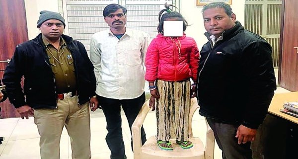 नानी से बिछड़ी 7 साल की बच्ची को चंद घंटों में पुलिस ने खोजा