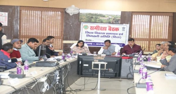 ग्वालियर रेलवे स्टेशन के उन्नयनीकरण की धीमी प्रगति पर सांसद भारत सिंह नाराज