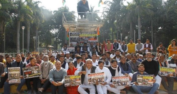 दूषित पानी से मौत पर प्रभावित परिवारों को न्याय के लिए कांग्रेस उपवास पर