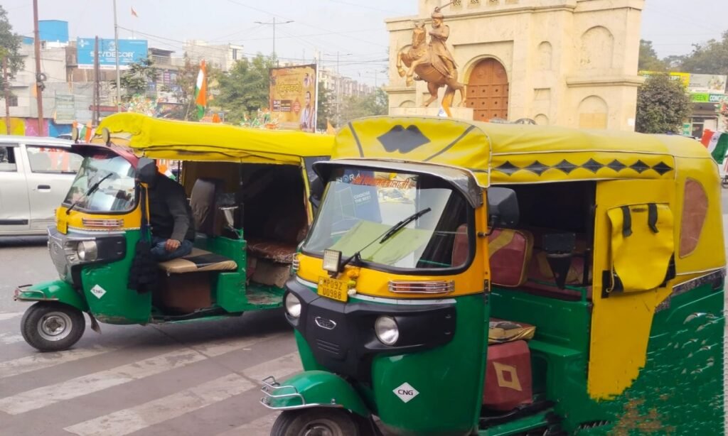 ई-रिक्शा की बढ़ती संख्या से ऑटो चालकों की रोजी-रोटी पर संकट