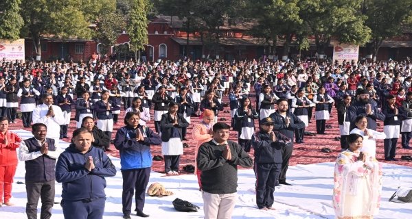 युवा दिवस पर सामूहिक सूर्य नमस्कार का आयोजन