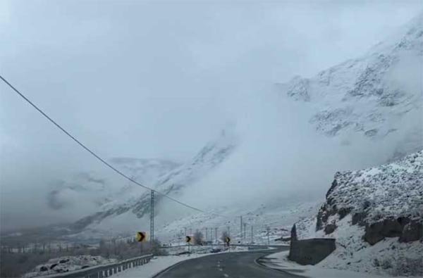 कश्मीर घाटी में ठंड का प्रकोप तेज, कई स्थानों पर शून्य से काफी नीचे तापमान दर्ज