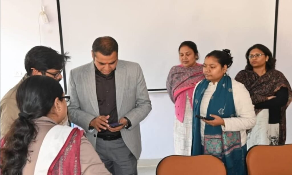 कलेक्टर पहुंचे रांझी तहसील, एसआईआर कार्यों का किया निरीक्षण