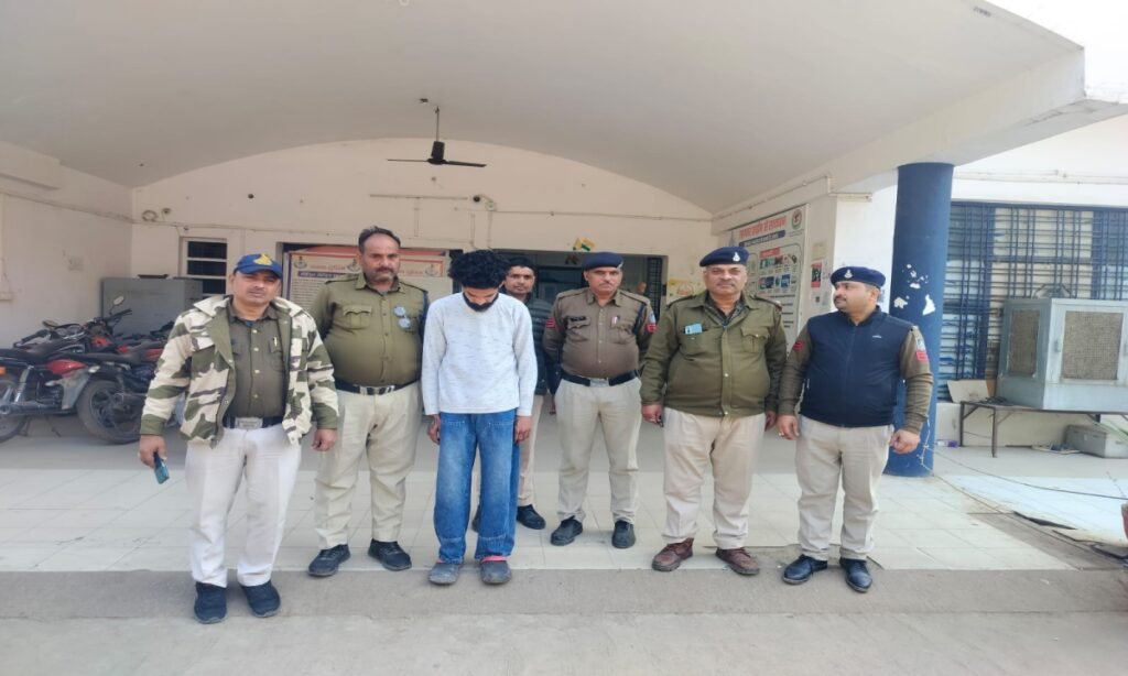 पुलिस ने पकड़ी नशीली दवा की 112 शीशी