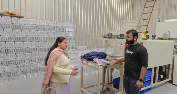 बिना लाइसेंस संचालित पानी की फैक्ट्री में कारोबार कराया बंद