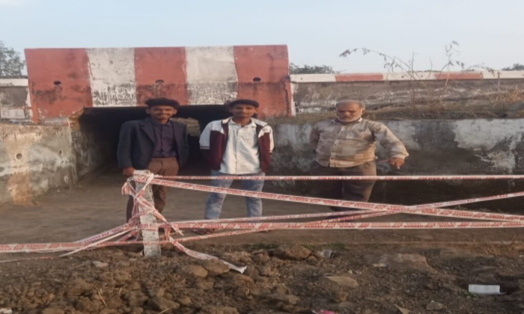 ओवरब्रिज निर्माण से ग्रामीणों की राह बंद, 20 गांवों को 20 किमी का चक्कर
