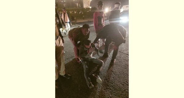 नशे में धुत बाइक चालक ने साइकिल सवार को मारी टक्कर