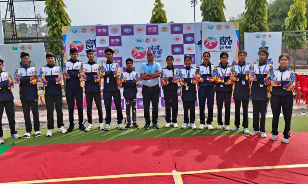 खेलो एमपी यूथ गेम्स में मंडला का दमदार प्रदर्शन, पिट्टू प्रतियोगिता में ग्वालियर से सिल्वर मेडल लेकर लौटे खिलाड़ी