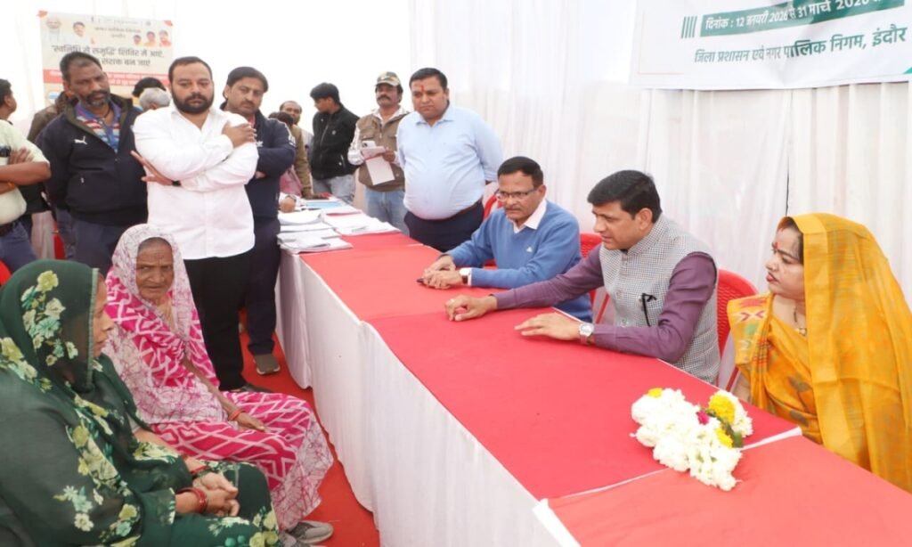 सरकार आपके द्वार आई है, आप लाभ लेंः महापौर