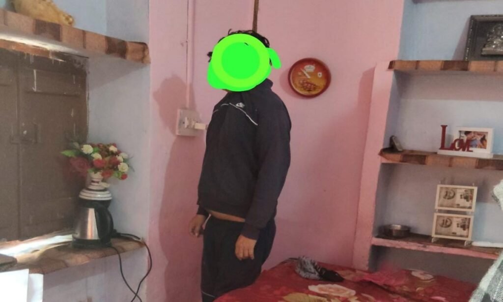 सेवढ़ा नगर के व्यवसाई सुमित पहारिया ने फांसी लगाकर की आत्महत्या