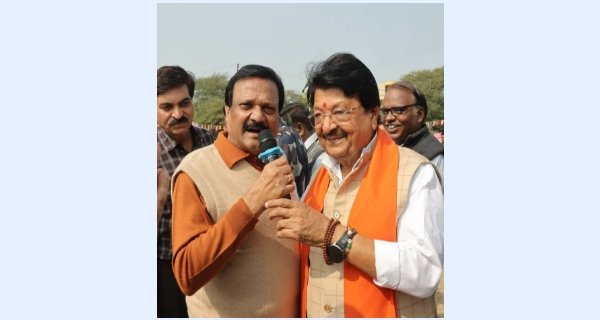 राजनीति के दो धुर विरोधी एक साथ, खूब की हंसी मजाक