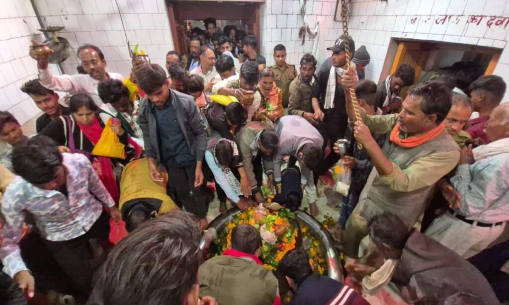 नव वर्ष पर प्रसिद्ध तीर्थ स्थल श्री जागेश्वर नाथ धाम बांदकपुर में श्रद्धालुओं का उमड़ा सैलाब