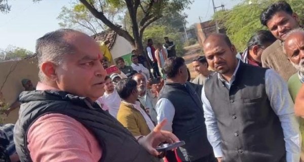 दतिया में एसडीएम–ग्रामीण टकराव: तहसीलदार पर रिश्वत के आरोप, वीडियो वायरल