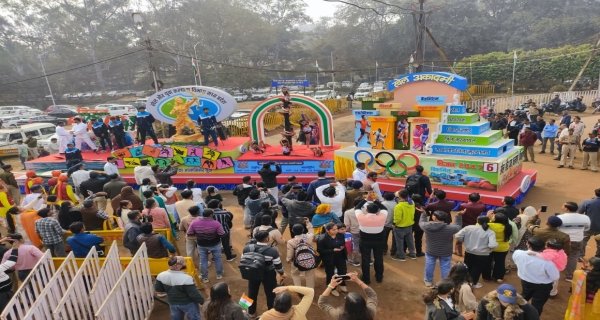 गणतंत्र दिवस पर लाल परेड ग्राउंड में सजी विकास और संस्कृति की झांकियां