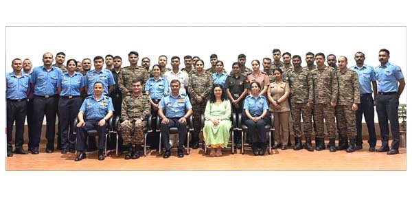 सेना और वायु सेना के नेत्र चिकित्सकों ने विशेष शिविर में 374 सफल सर्जरी की