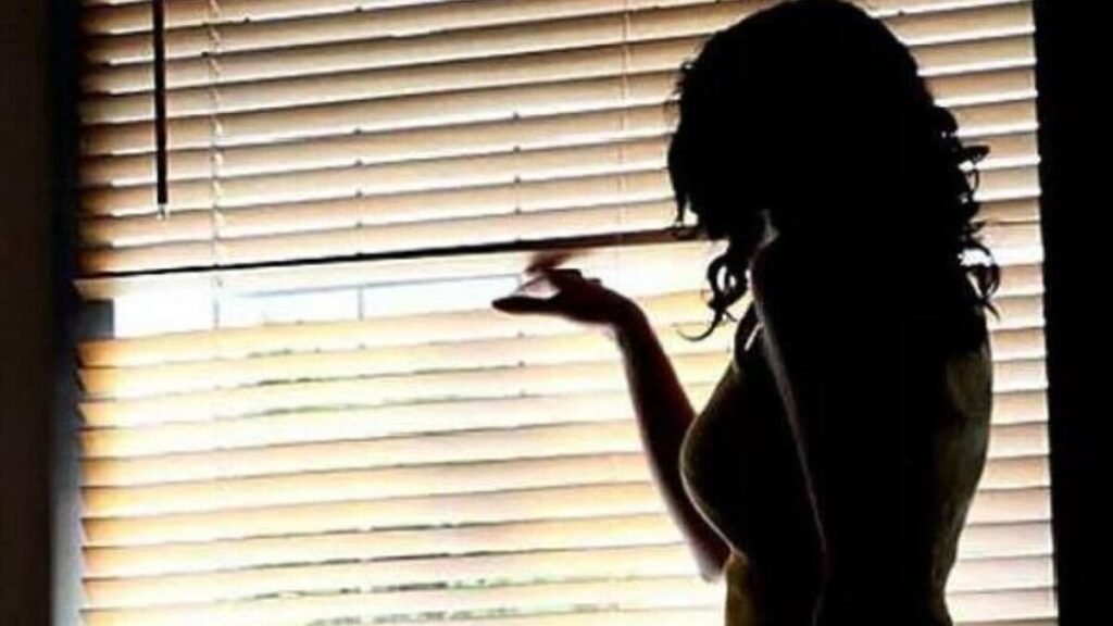 हनीट्रैप में फंसाने की कोशिश, वकील से 10 लाख की मागी रंगदारी, तीन पर केस