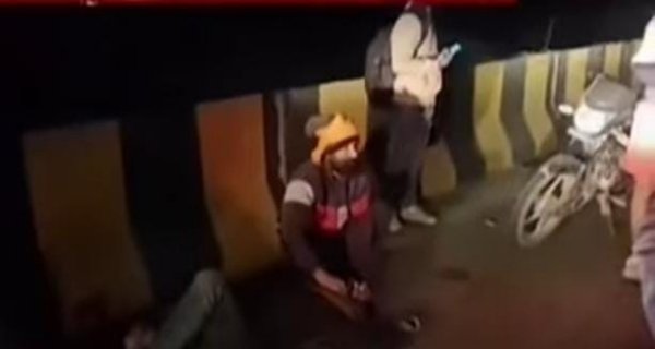 हादसे में बाइक सवार युवक का पैर कट कर अलग