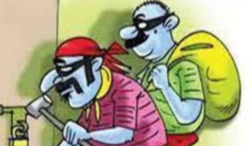 मायके से लौटी महिला तो टूटा मिला घर का ताला