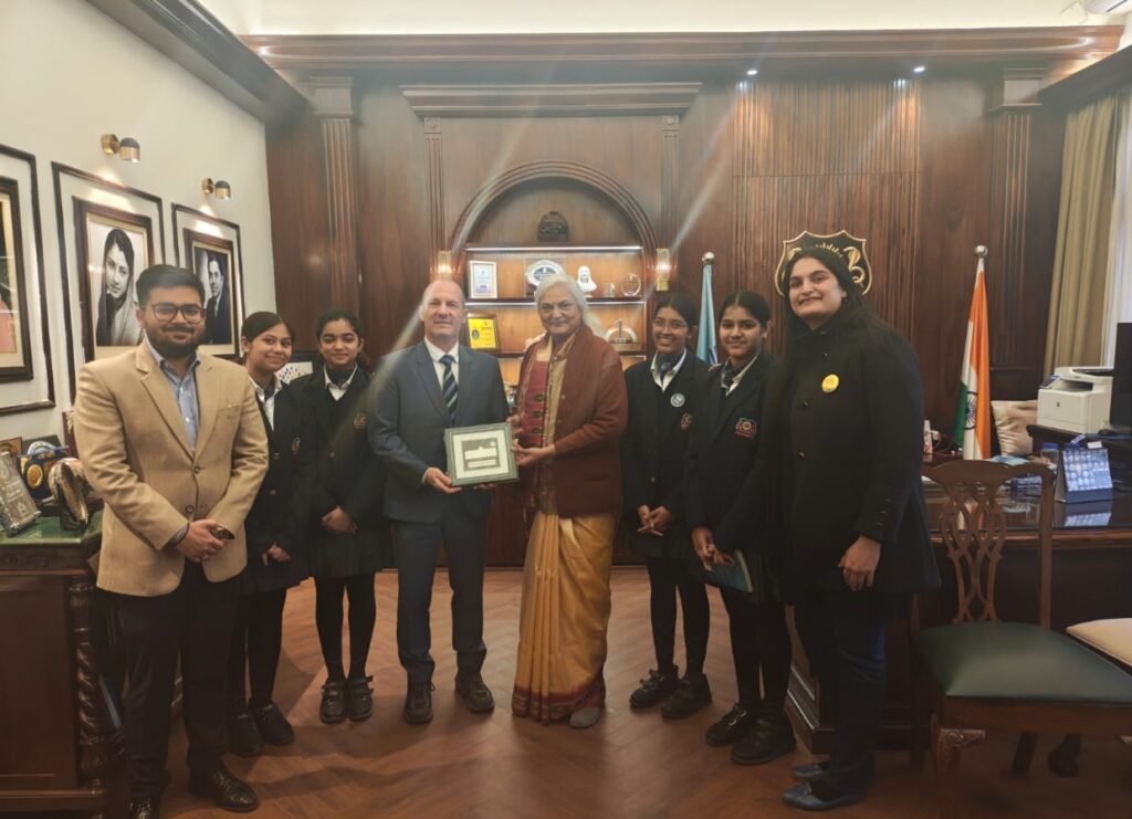 इज़राइल के राजदूत रूवेन अज़ार ग्वालियर आए, सिंधिया कन्या विद्यालय पहुंचे