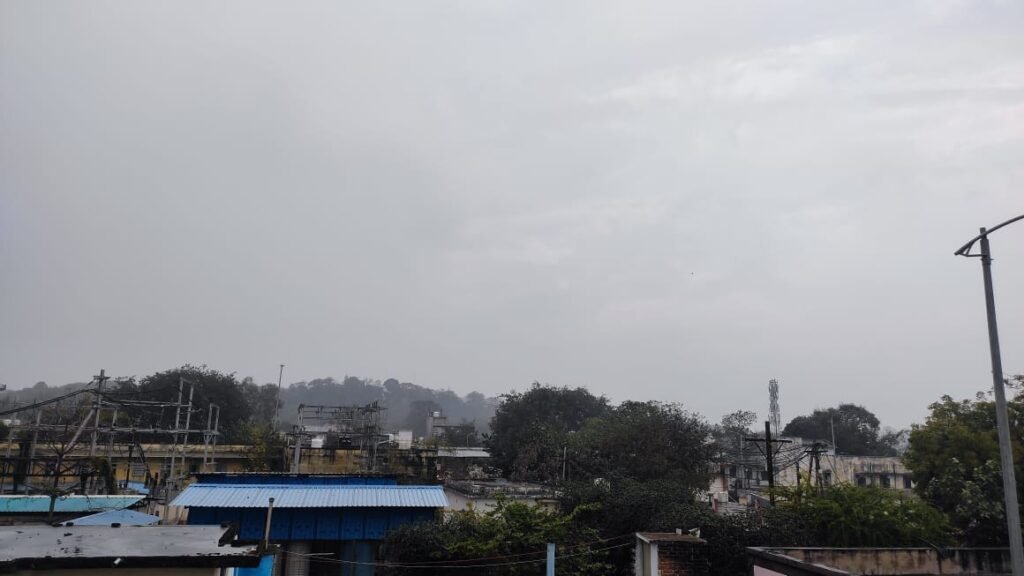 छतरपुर में मौसम ने बदली करवट, बारिश के साथ ठंड में इजाफा