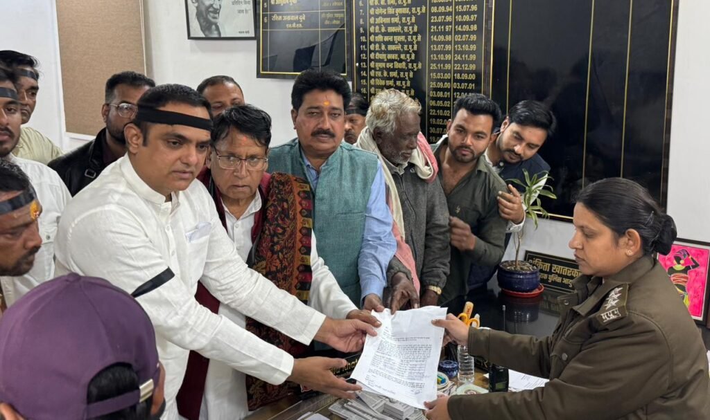 वोटर लिस्ट पर संग्राम: मतदाता सूची से नाम हटाने की साजिश का आरोप, पी.सी. शर्मा ने दर्ज कराई FIR