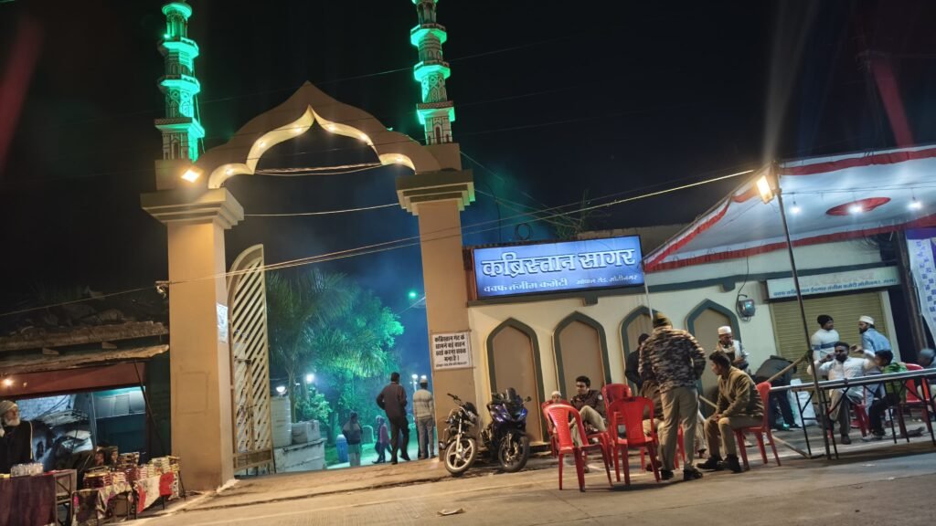 शब-ए-बरात पर कब्रिस्तानों में पूर्वजों का स्मरण, मस्जिदों में रात भर इबादत