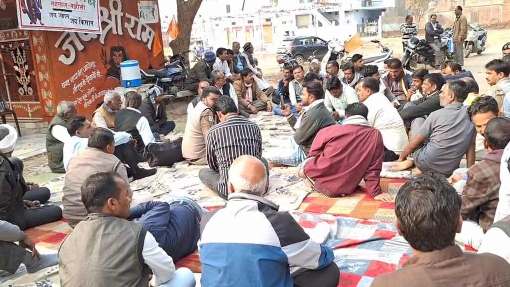 किसानों के लंबित भुगतान व अव्यवस्थाओं के खिलाफ आक्रोश : प्रदर्शन