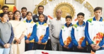 पदक विजेता खिलाड़ियों को कलेक्टर ने दी बधाई
