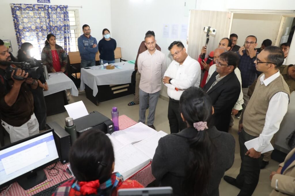 जिला अस्पताल के बचे काम दो महीने में पूरा करें कलेक्टर 