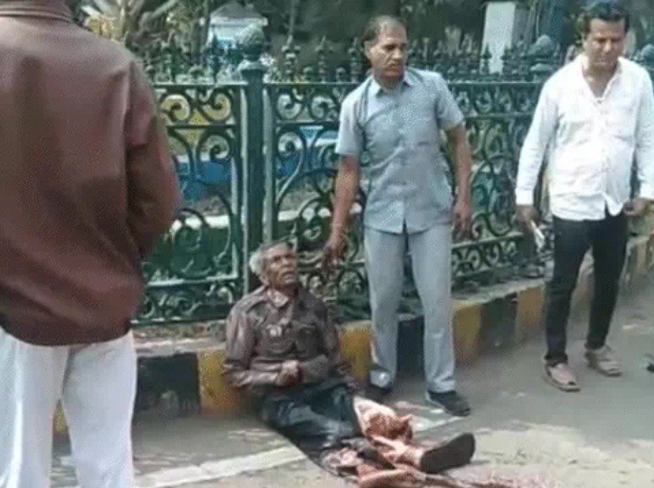 आजाद नगर में निगम के टैंकर ने 85 वर्षीय बुजुर्ग के पैरों को रौंदा