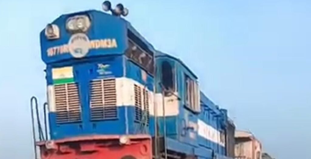 राजगढ़ की सीमा में पहली बार पहुंची मालगाड़ी