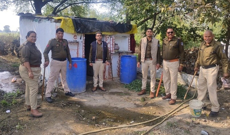 2800 किलोग्राम लाहन नष्ट, 35 लीटर हाथ भट्टी मदिरा जब्त की