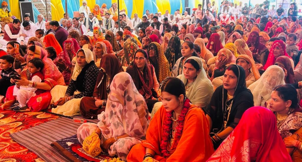 भागवत कथा का तृतीय दिवस, सती चरित्र प्रसंग सुनाया 