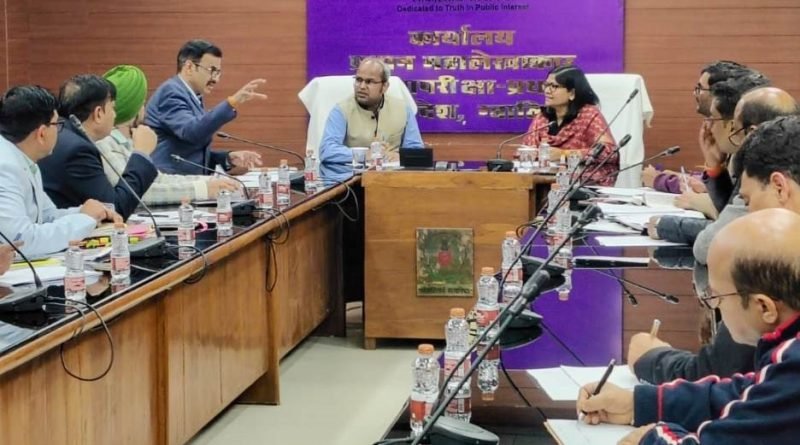 हरिशंकरपुरम रेलवे अंडर ब्रिज को लेकर महालेखाकार एवं कलेक्टर की हुई बैठक