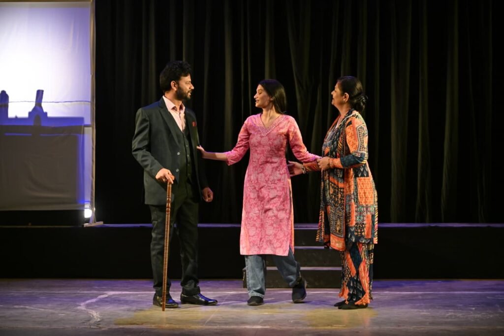 आधुनिकता के बाद भी नहीं बना युद्ध रोकने का कपड़ा बम,  नाटक ये तो चमत्कार है ने कसा तंज 