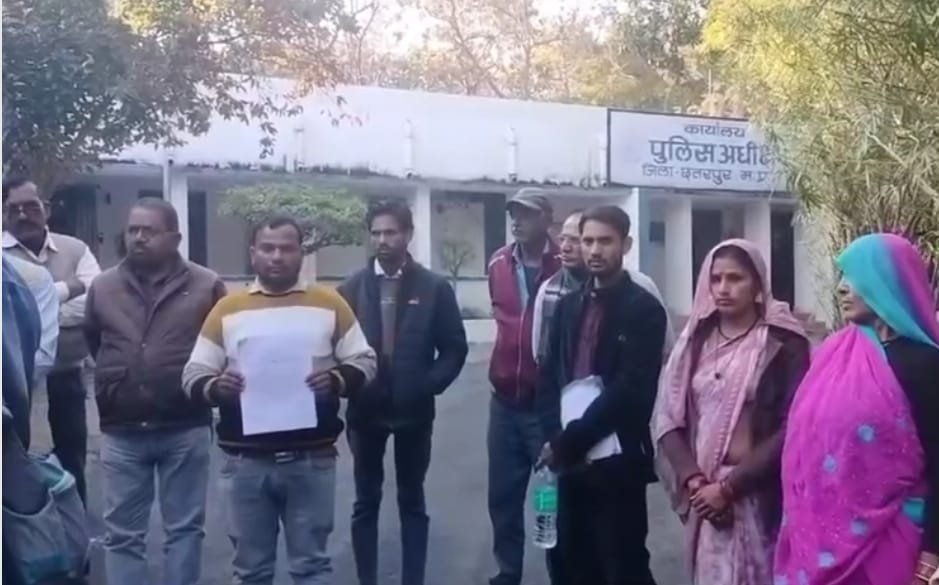 छतरपुर में दबंगई का वीडियो वायरल, भाजपा नेता और साथियों पर युवक को पीटने का आरोप