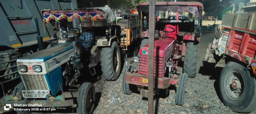 नीमच में अवैध खनन पर जेसीबी सहित 5 वाहन जब्त 