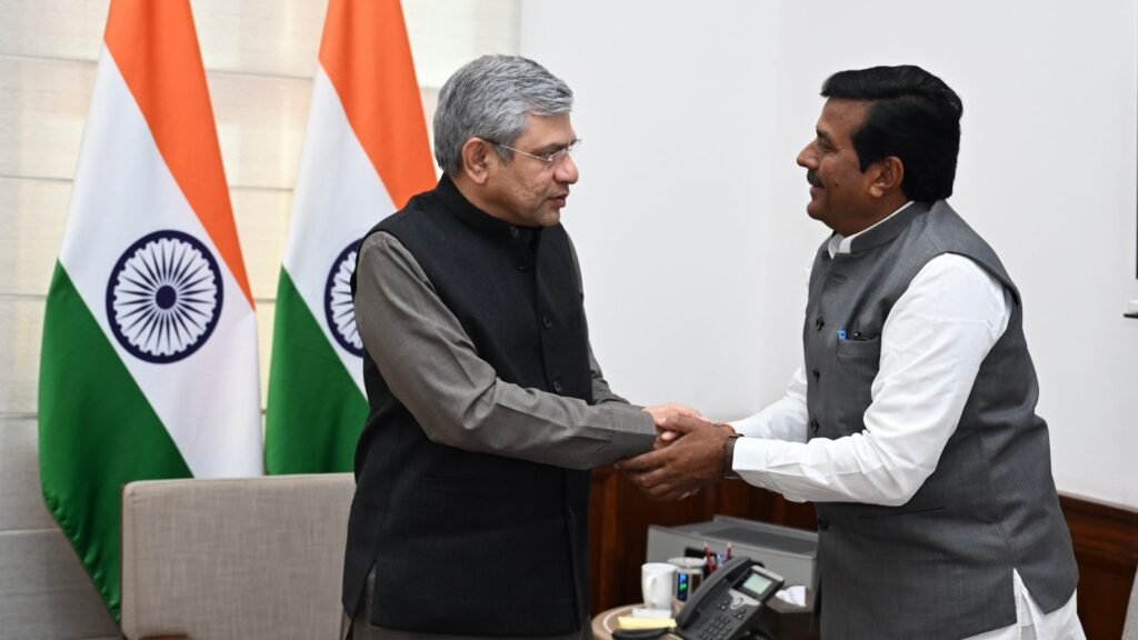 सांसद भारत सिंह ने रेल मंत्री से खजुराहो से सवाई माधौपुर रेलवे लाइन की मांग की