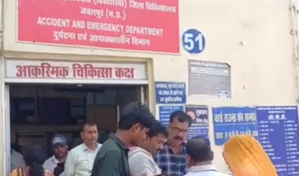 मिठाई खाकर 20 बीमार, 4 गंभीर, नागपुर रेफर