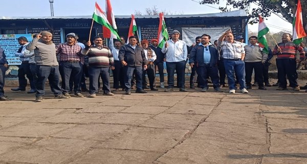 नेहरिया खदान में इंटक की गेट मीटिंग और विरोध प्रदर्शन