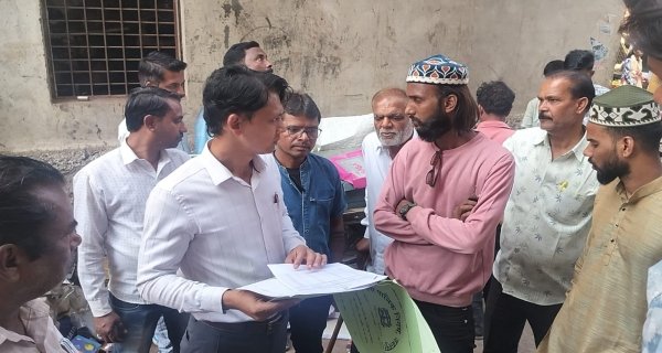 5 बकायादारों पर हुई कुर्की की कार्रवाई, राजस्व अमले ने काटे नल कनेक्शन